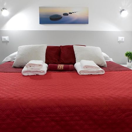Luxury Suite - Teatro Romano - Duomo - Centro Storico Wi-Fi Терачина Екстериор снимка