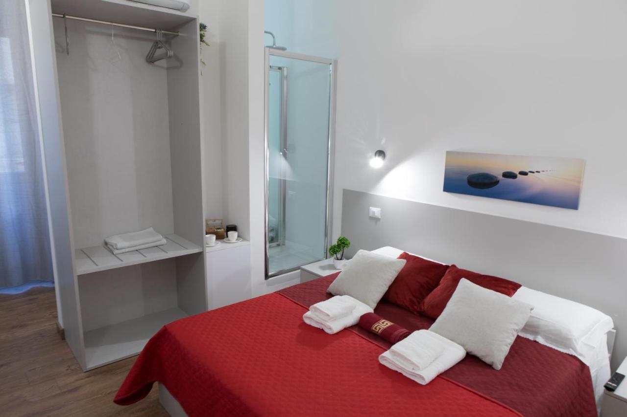 Luxury Suite - Teatro Romano - Duomo - Centro Storico Wi-Fi Терачина Екстериор снимка