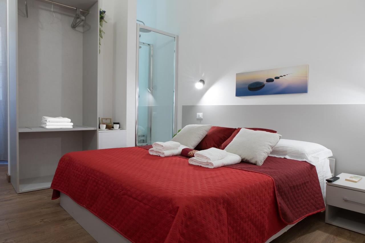 Luxury Suite - Teatro Romano - Duomo - Centro Storico Wi-Fi Терачина Екстериор снимка