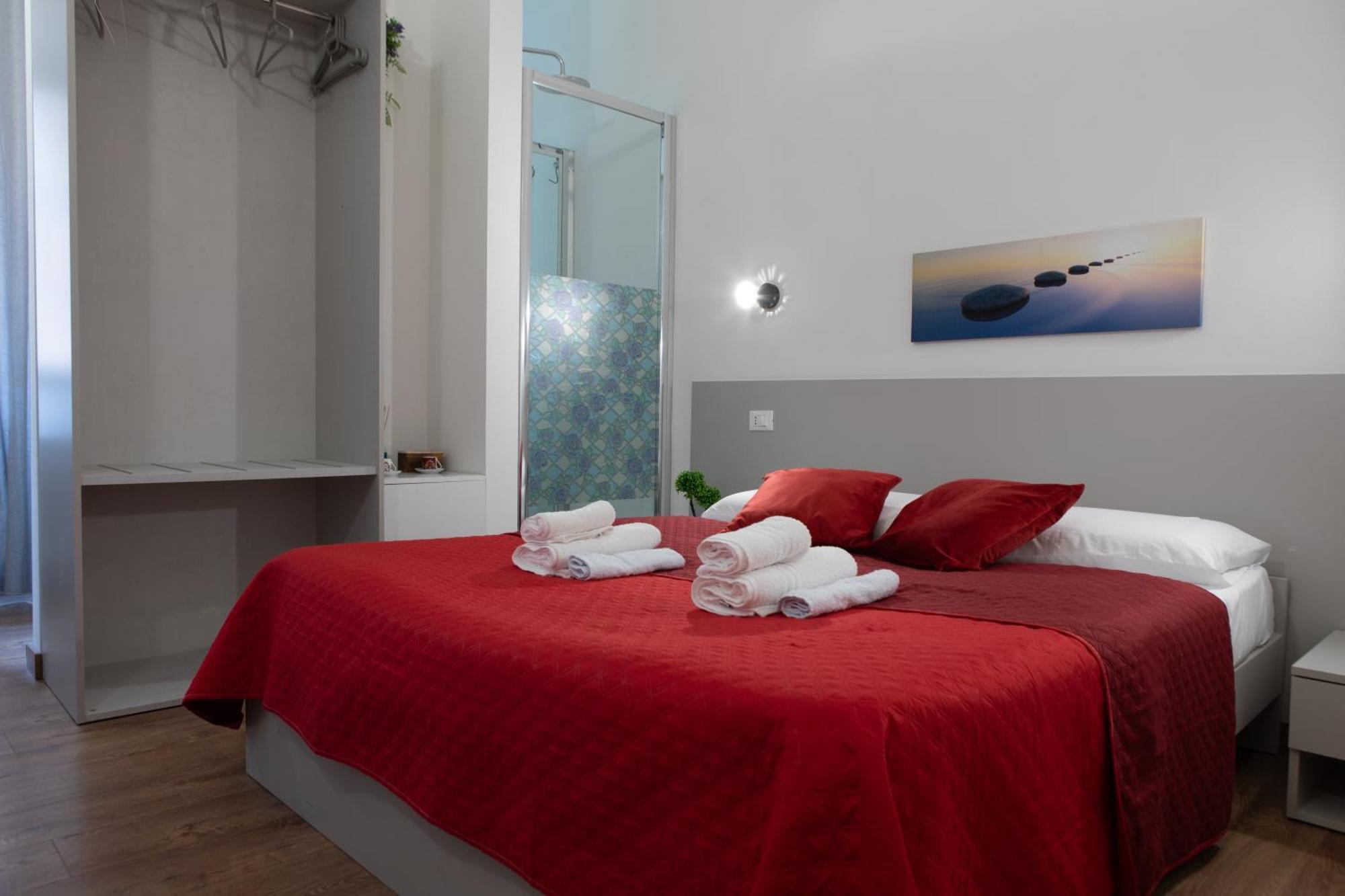 Luxury Suite - Teatro Romano - Duomo - Centro Storico Wi-Fi Терачина Екстериор снимка