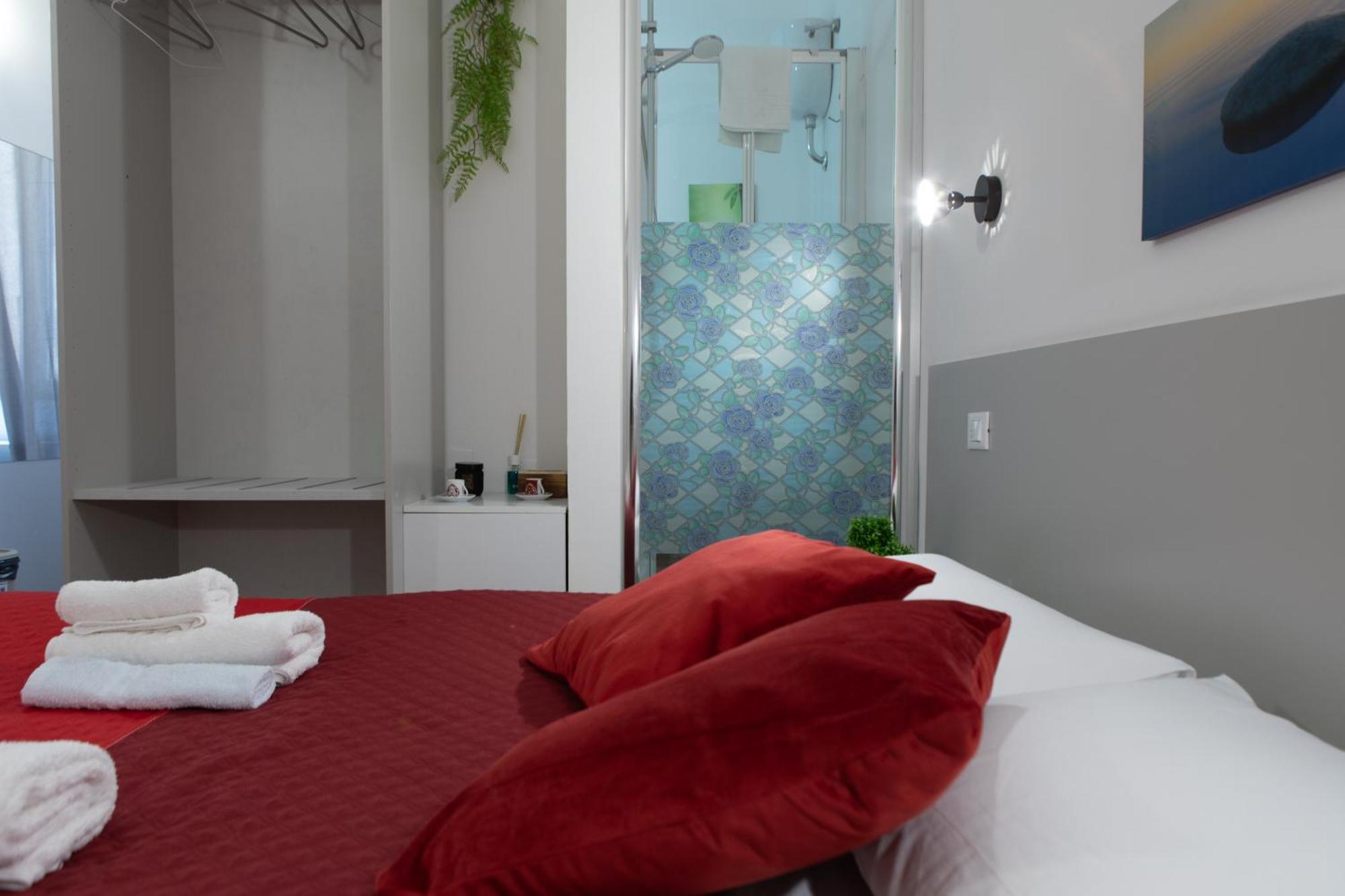 Luxury Suite - Teatro Romano - Duomo - Centro Storico Wi-Fi Терачина Екстериор снимка
